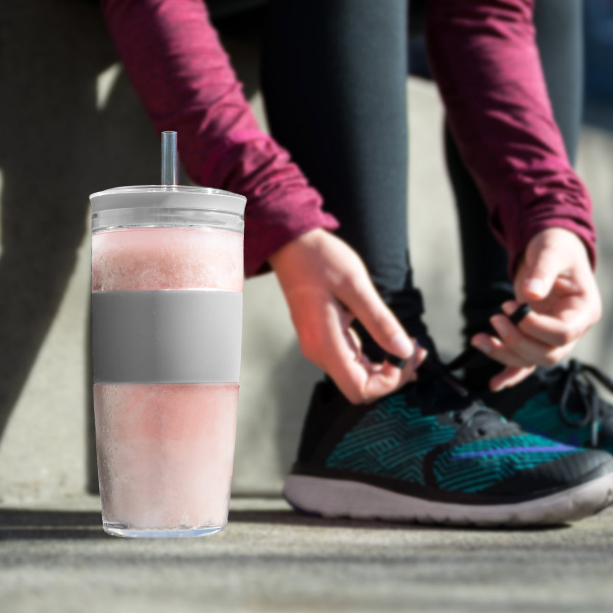 This Built-In Straw Water Bottle Is Perfect for Smoothies